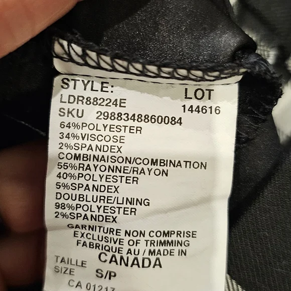 Le Chateau Beautiful Dress - Picture 4 of 4